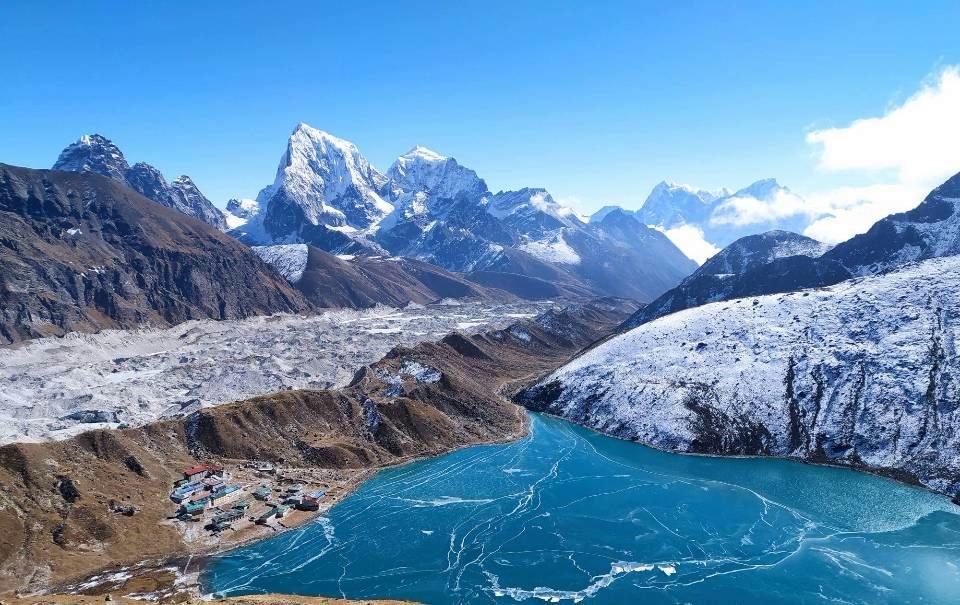 Gokyo Cholapass Everest Base Camp and Kalapathar Trek