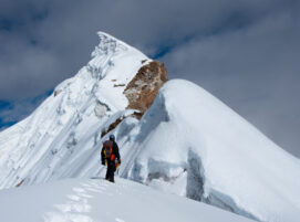 Best Seasons to Climb Island Peak