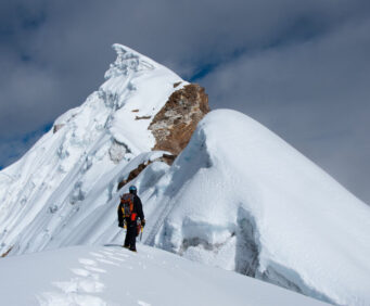 Best Seasons to Climb Island Peak